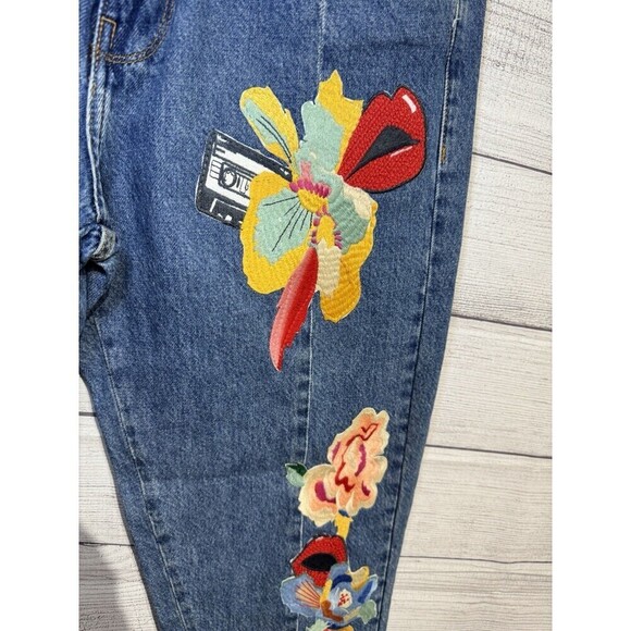 ZARA Trafaluc Women’s Straight Leg Jeans Flower Patches Size US 6 - Picture 4 of 9